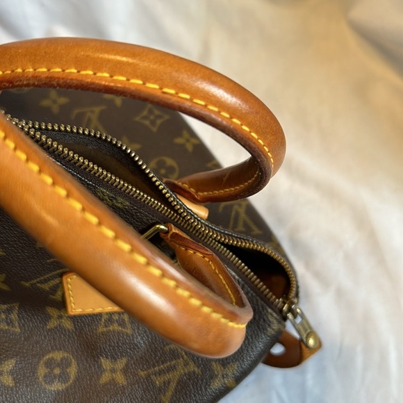 Authentic Louis Vuitton Monogram Speedy 30 Pre-loved. Beautiful condition!! COA - Picture 10 of 11